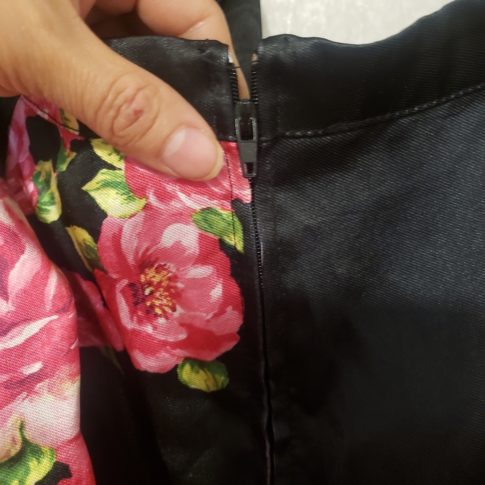 2 PIECES SET ..LACE TOP-BLACK SKIRT WITH PINK FLOWERS ...SIZE 17/18 - Picture 12 of 16